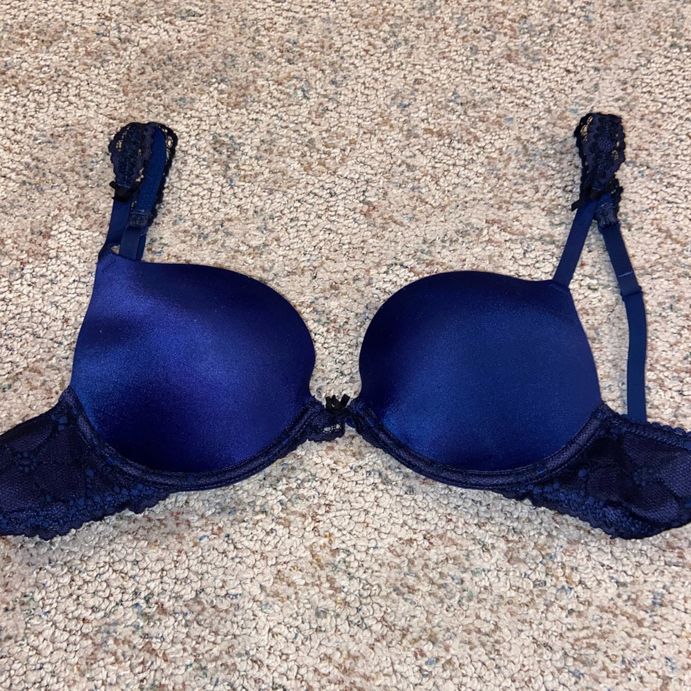LIKE NEW -Aerie 34B Lace Detailed Push Up Bra